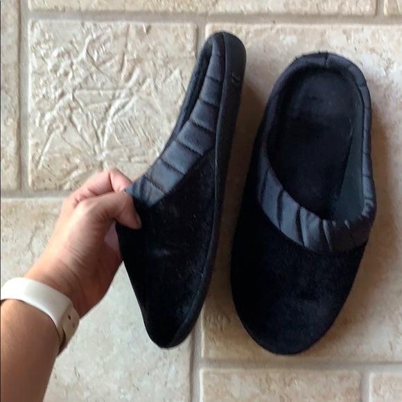 Isotoner black slippers - Picture 2 of 3